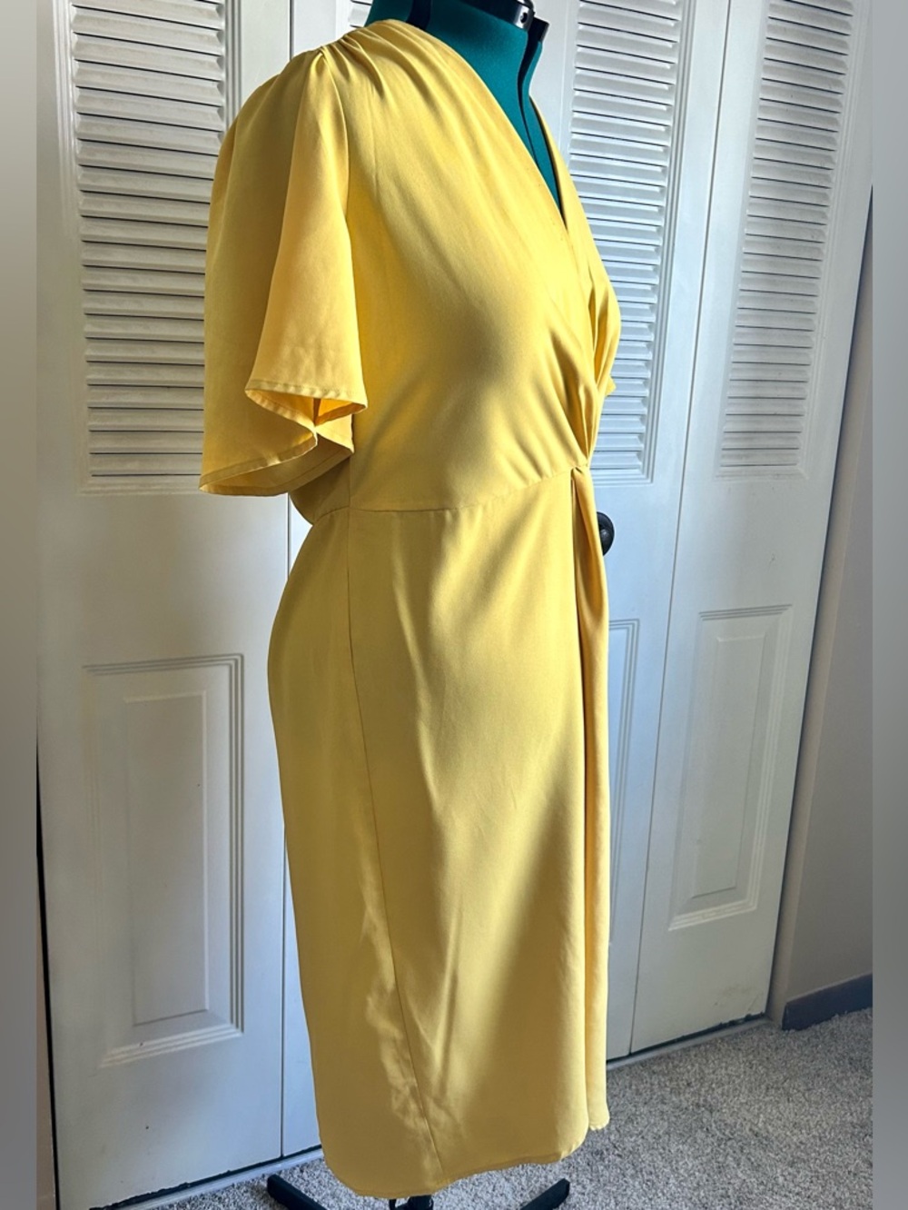 ELOQUII Yellow Wrap Dress Size 14 Midi Twist Front Short Sleeve Bright Spring